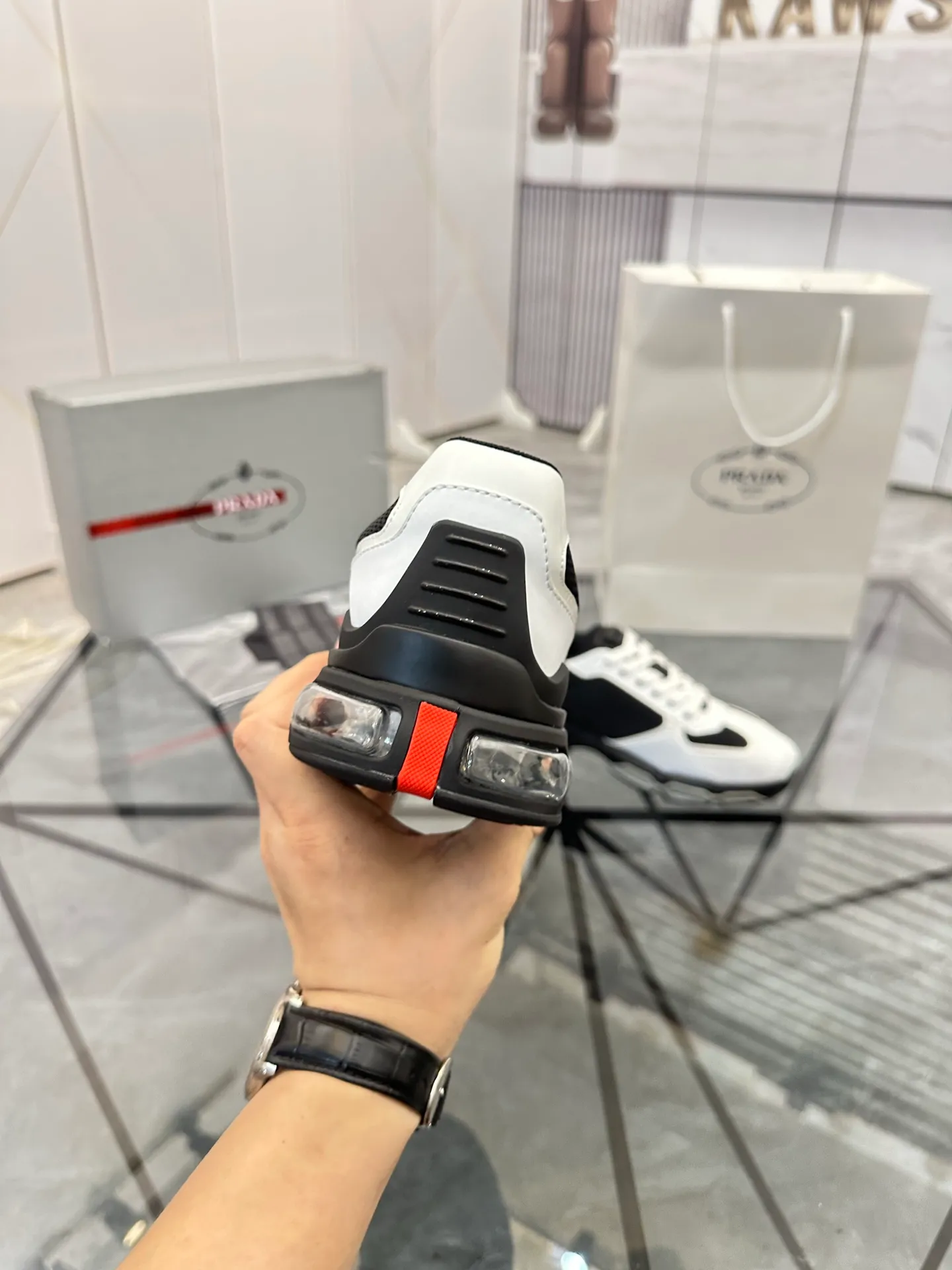 Men's shoes for sale 💰: 💰P660¥ High-end top quality Product trademark: Prada *"Prada*" low-top casual shoes Regular size: 38-45 (can be customized to 46) Product materials: Upper imported first-layer cowhide spliced ​​with original fabric, breathable lining, cowhide foot pads, original air cushion outsole. No.: 001